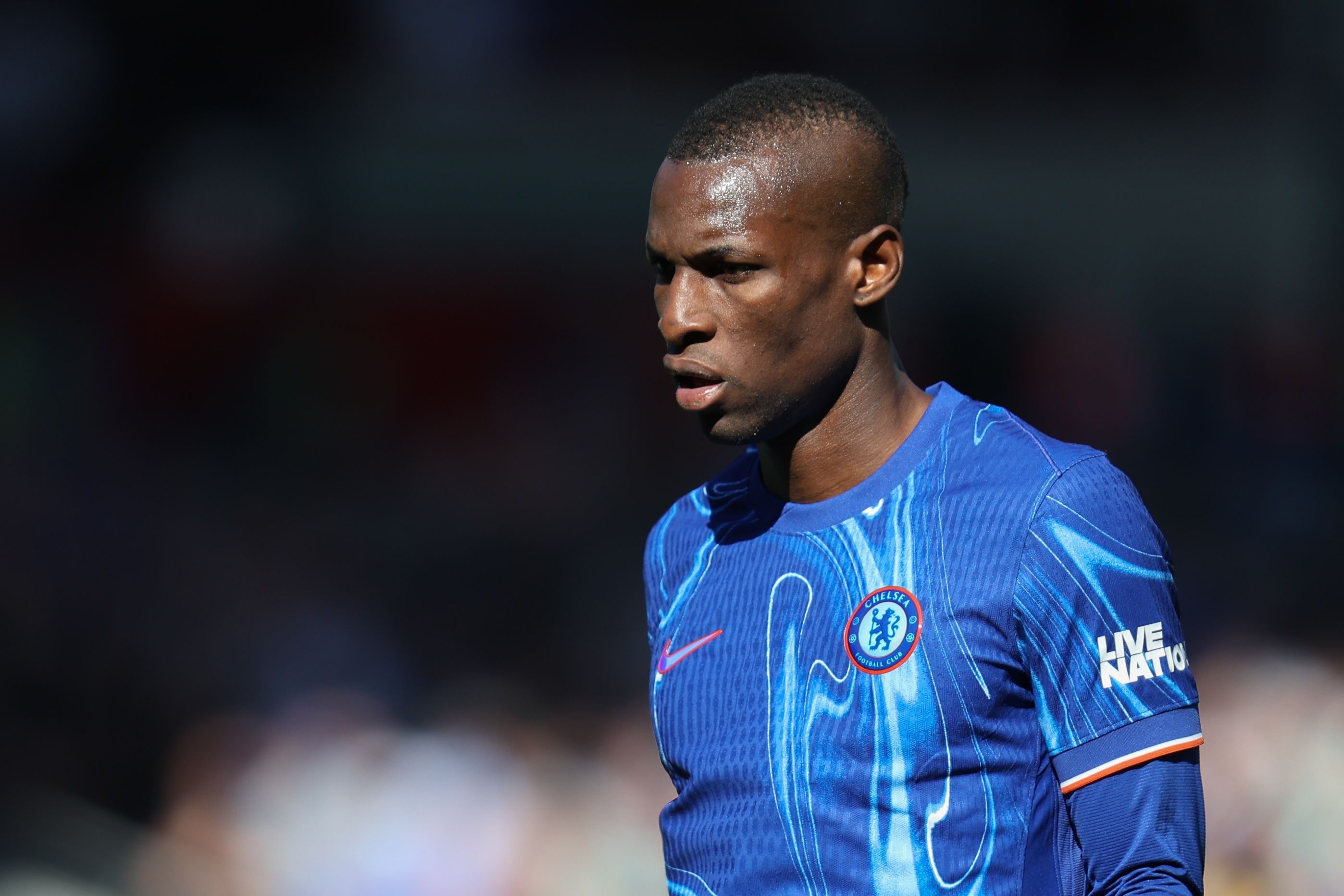 包含转会期英超传出新动向;瓦伦西亚临场应变;管理层表态:赛场秩序良好;控场能力受关注的词条 包含转会期英超传出新动向;瓦伦西亚临场应变;管理层表态:赛场秩序良好;控场能力受关注的词条