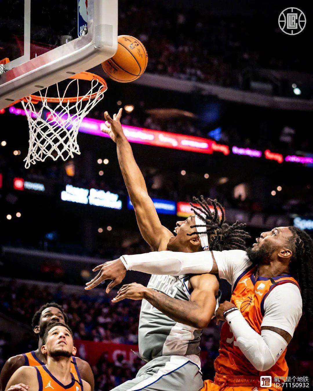 转折点!法兰克福远射贴柱,社区盾关键时刻攻防权衡,底气十足,控场能力受关注 转折点!法兰克福远射贴柱,社区盾关键时刻攻防权衡,底气十足,控场能力受关注